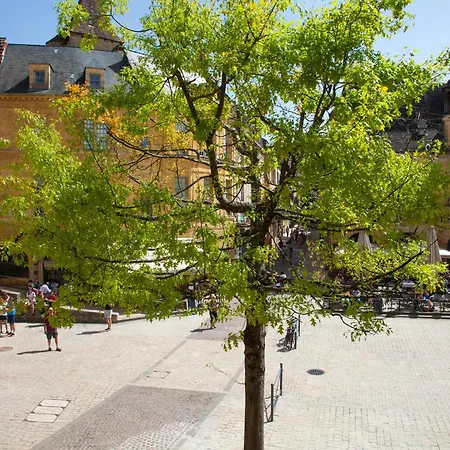 Josephine Apartment *