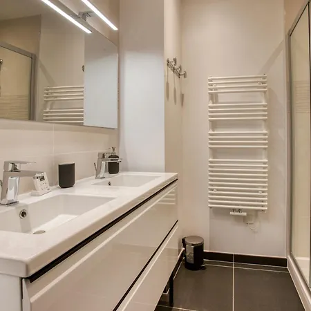 Josephine Apartment *