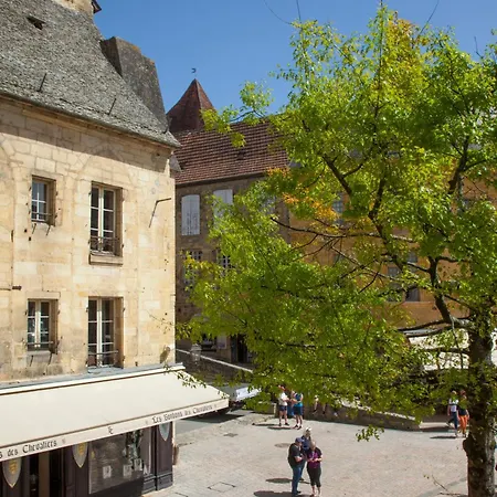 Josephine Apartment *