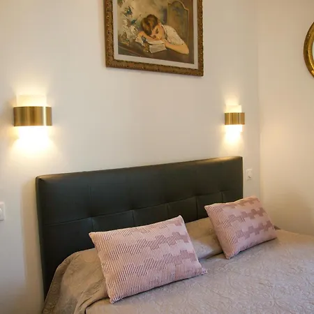 Josephine Apartment *